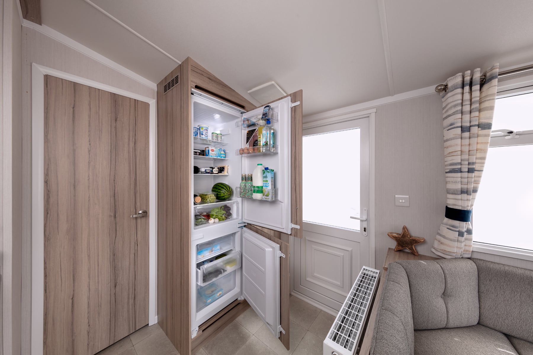 int-loire-35-x-12-2b-integrated-fridge-freezer-web